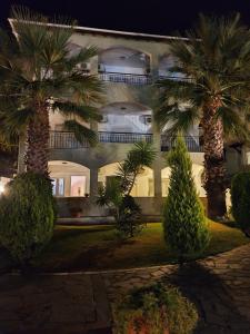 Foto dalla galleria di Hotel Pefko a Néos Marmarás
