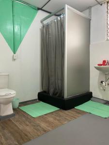 Ein Badezimmer in der Unterkunft Zebulo Hostel