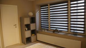 a room with a window with a shelf and a window sill at Les petits nids de Nina 3 in Fosses-La-Ville +9 photos