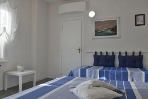 Ένα ή περισσότερα κρεβάτια σε δωμάτιο στο Villa Fiore Apartments