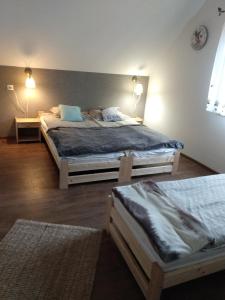 a bedroom with two beds and two lamps in it at Kamienna Chata in Urowo