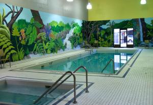 Bazén v ubytování Penticton Lakeside Resort nebo v jeho okolí