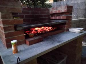 a brick oven with a fire inside of it at La Lenzerina Casa indipendente con giardino in Scarlino