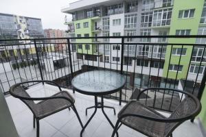 En balkon eller terrasse på Scandinavian apartment Elegant