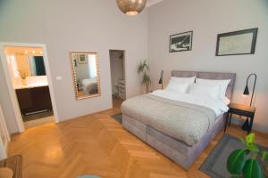 Postel nebo postele na pokoji v ubytování Stross Apartments