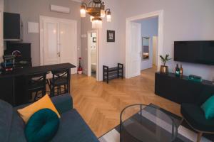 Televízia a/alebo spoločenská miestnosť v ubytovaní Stross Apartments