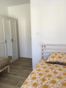 a bedroom with a bed and a mirror and a door at Pyramides, maison de ville de charme 6pers, 2 Chambres, terrasse in Mulhouse