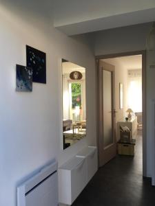 a living room with a mirror and a hallway at Pyramides, maison de ville de charme 6pers, 2 Chambres, terrasse in Mulhouse