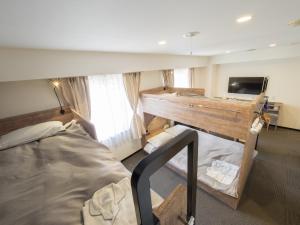 Un ou plusieurs lits dans un hébergement de l'établissement Hotel Shin Osaka