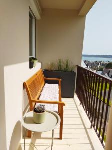 Μπαλκόνι ή βεράντα στο Roz de Mer appartement 4 étoiles vue mer