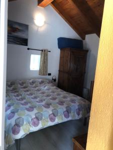Postel nebo postele na pokoji v ubytování Chez Sylvie Vda-Issogne-001