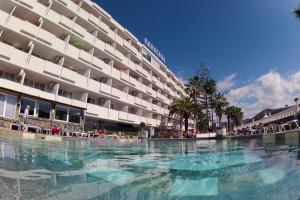 a large swimming pool in front of a hotel at Aparthotel Maracaibo in Puerto Rico de Gran Canaria