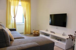 a living room with a couch and a flat screen tv at THE VIEW in Pučišća
