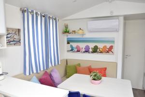 a room with a table and colorful pillows at Retiro da Praia da Aguda in Arcozelo