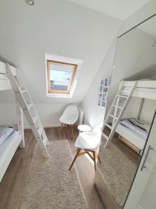 Posteľ alebo postele v izbe v ubytovaní FeWo Machedanz mit Balkon Timmendorfer Strand OT Niendorf