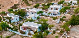 an aerial view of a villa with white houses at Iliovasilema Studios Koufonisi in Koufonisia