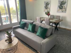 Posedenie v ubytovaní SALOU : SPACIEUX APPARTEMENT 100 M2 vue sur mer