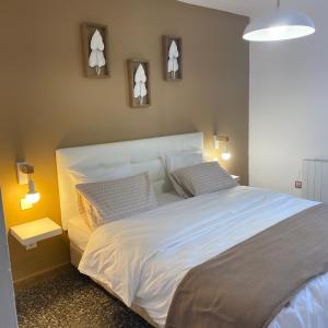 Posteľ alebo postele v izbe v ubytovaní SALOU : SPACIEUX APPARTEMENT 100 M2 vue sur mer