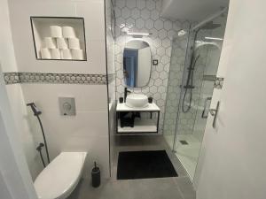 Kúpeľňa v ubytovaní SALOU : SPACIEUX APPARTEMENT 100 M2 vue sur mer