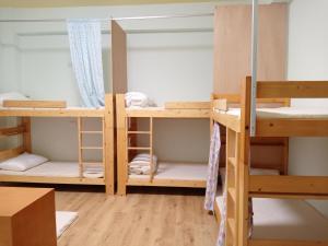 A bed or beds in a room at 隱君子的撒野