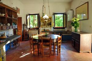 a kitchen with a table and chairs in a room at La Villa di Caiano in Londa