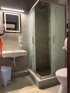 Kúpeľňa v ubytovaní Balaton Kinizsi Apartman