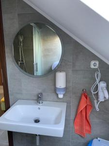Kúpeľňa v ubytovaní Balaton Kinizsi Apartman