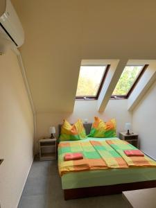 Posteľ alebo postele v izbe v ubytovaní Balaton Kinizsi Apartman