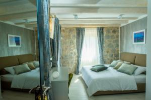 Posteľ alebo postele v izbe v ubytovaní Heritage Villa Vitturi Sea View + 37 fotografií