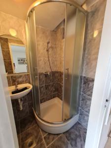 Kúpeľňa v ubytovaní Apartmani E&G + 37 fotografií