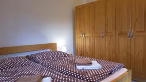 Ein Bett oder Betten in einem Zimmer der Unterkunft Baurů Dvůr