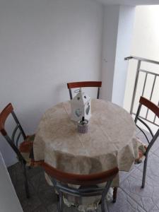 Posedenie v ubytovaní STUDIO APARTMAN TONKO - s balkonom