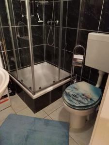 Kúpeľňa v ubytovaní STUDIO APARTMAN TONKO - s balkonom