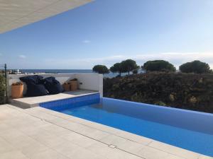 Bazén v ubytování 3 BDRM Vacation Home • SEA VIEW • Cala De Mijas nebo v jeho okolí