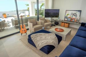 Posezení v ubytování 3 BDRM Vacation Home • SEA VIEW • Cala De Mijas