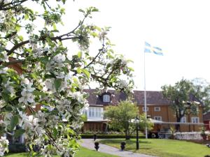 Ein Garten an der Unterkunft Gripsholms Värdshus