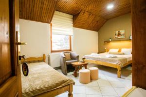 Katil atau katil-katil dalam bilik di Guest House Vila Alexandar