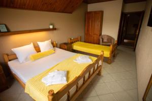 Katil atau katil-katil dalam bilik di Guest House Vila Alexandar