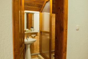 Bilik mandi di Guest House Vila Alexandar