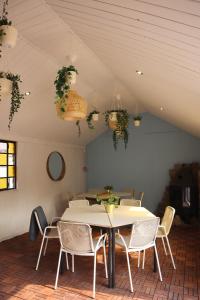 a dining room with a table and chairs at Agroturystyka Gardna Wielka in Gardna Wielka