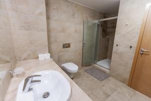 Bilik mandi di Ski IN-OUT Apartmán Donovaly +13 gambar