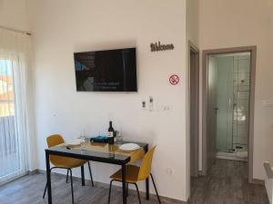 TV a/nebo společenská místnost v ubytování Apartmani Callista