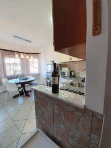 Kuchyň nebo kuchyňský kout v ubytování Apartmani Callista