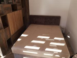 Postel nebo postele na pokoji v ubytování LAKI apartman