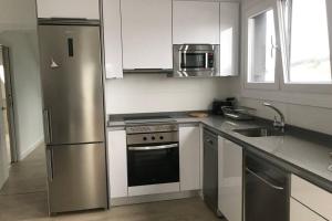 Kuchyň nebo kuchyňský kout v ubytování Apartamento Ático Miramar, Luanco