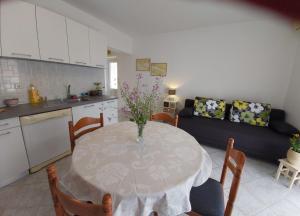 Kuchyňa alebo kuchynka v ubytovaní Apartment Orlić