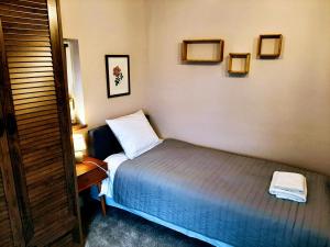 Łóżko lub łóżka w pokoju w obiekcie Drzewna Apartamenty - Kupiecka 5