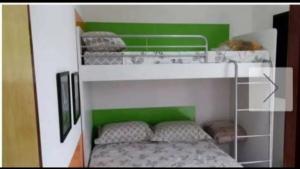 Uma ou mais camas em beliche num quarto em Ecobox Hotel