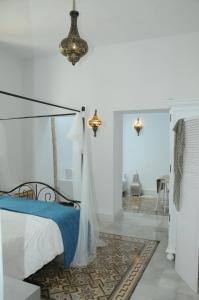 A bed or beds in a room at Santa María 12 Boutique Apartamentos