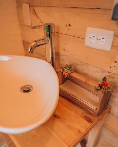 A bathroom at Glamping rio frio Tabio